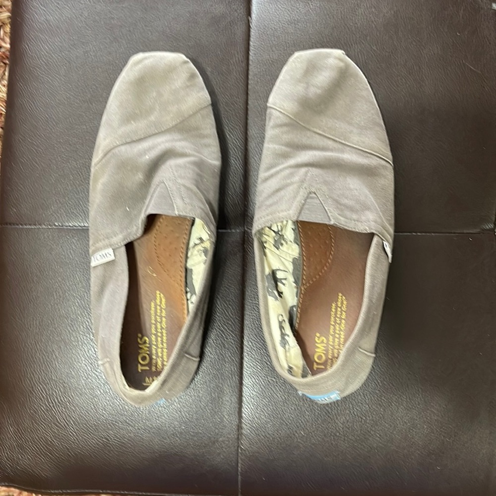 Tom’s shoes